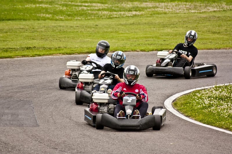 Ce que vous devez savoir en 2026 avant de commencer les cours de karting pour débutants