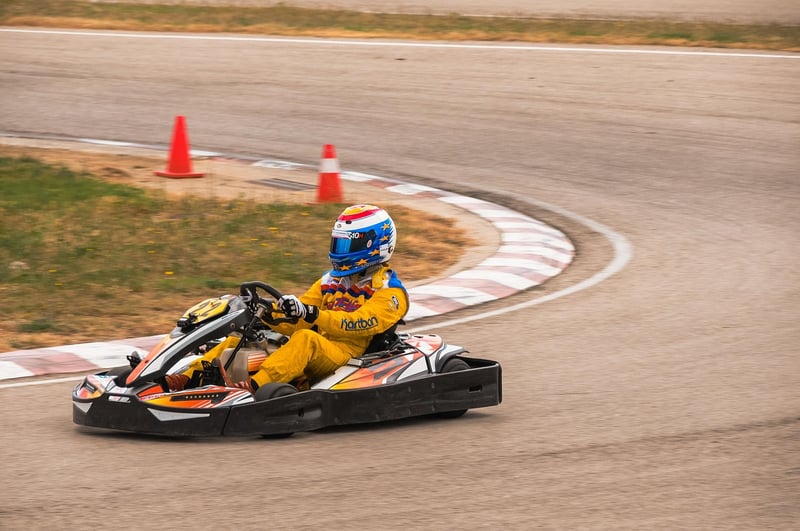 Comparatif 2026 des équipements de sécurité en karting : que choisir ?